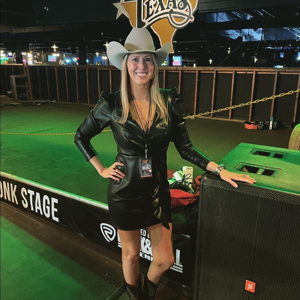 Hi, I'm Sara & I'm a Poshoholic... 😁